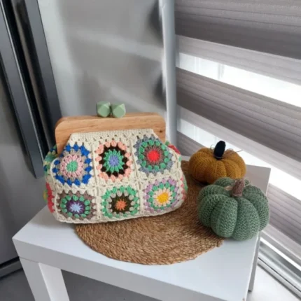 Tığ İşi Kare Desenli Çanta